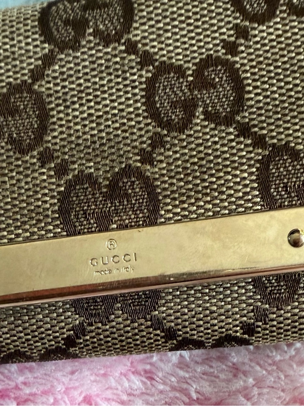 Authentic Gucci Monogram Key Holder - Picture 8 of 8